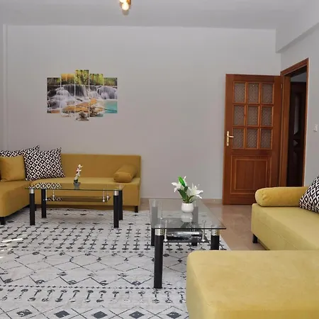 Friendly Flat 3 *
