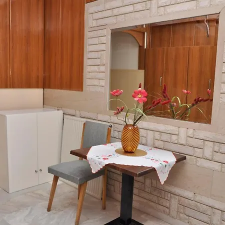 Friendly Flat 3 *