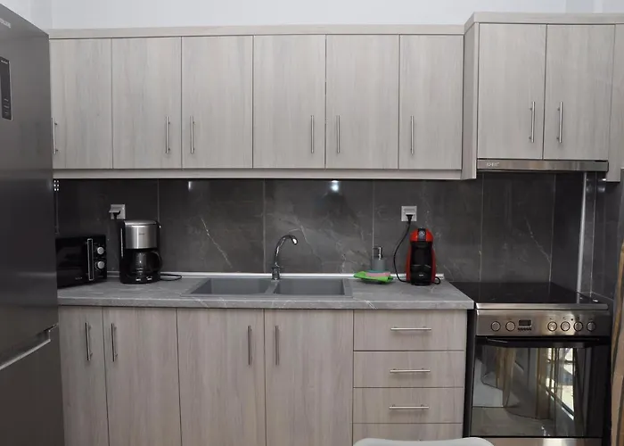Friendly Flat 3 *